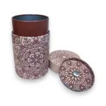 TS-70004-02-01 Šviesus arbatos indelis atidarytas su dangteliu šalia