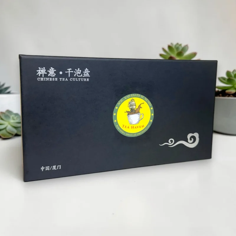 Juoda Chaban Mountain arbatos padėklo dovanų pakuotė su Tea Haven logotipu