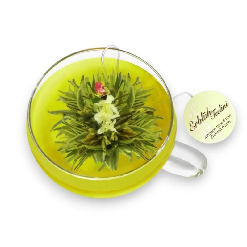 Žydinti arbata su puodeliu Creano – išsiskleidęs gėlės žiedas iš viršaus