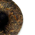 Stambiu planu: 2013 metų Sheng Pu-erh arbatos jauni lapeliai ir pumpurai