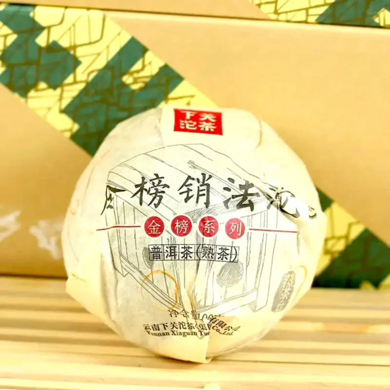 Tradiciniame popieriuje supakuota 2015 m. Shou Pu-erh arbata