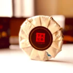 SK00118-06 Kietai presuoto Pu-erh arbatos Geležinio blyno pakuotės galinė pusė su įspaustu lipduku