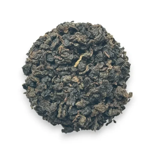 Skrudintas Tie Guan Yin arbata – tamsūs, sferiniai lapeliai po tradicinio kepimo ant anglies
