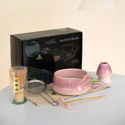 Pradžia Vyšnių žiedų violetinės spalvos 7 dalių Matcha arbatos rinkinys dėžutėje