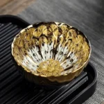 SK00143-05 Dekoratyvinė keraminė arbatos piala Auksinis Lotosas su 3D gėle dugne